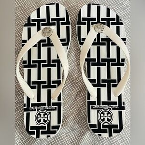 Tory Burch size 8 woman’s flip flops!